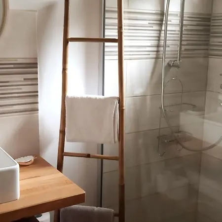 A Carolles, Maison Ideale Pour Des Nature *