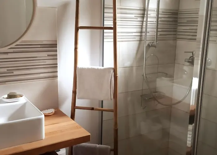 A Carolles, Maison Ideale Pour Des Nature *